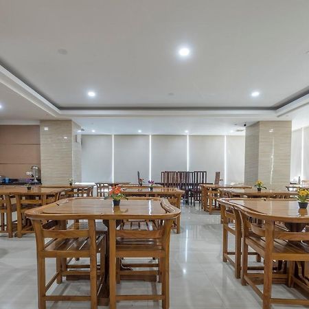 Oyo 1114 Hotel Denpasar Makassar Exterior photo