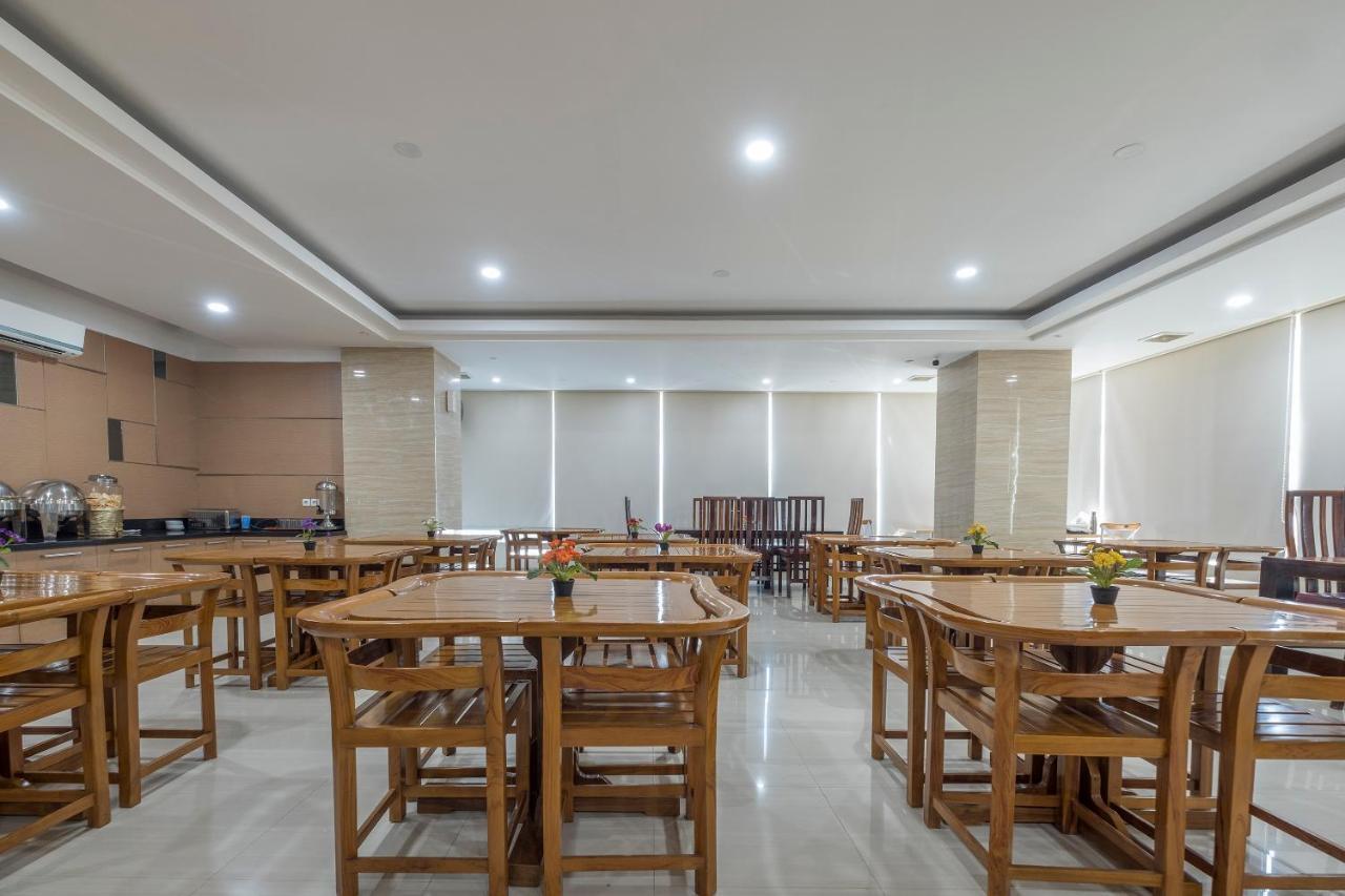 Oyo 1114 Hotel Denpasar Makassar Exterior photo