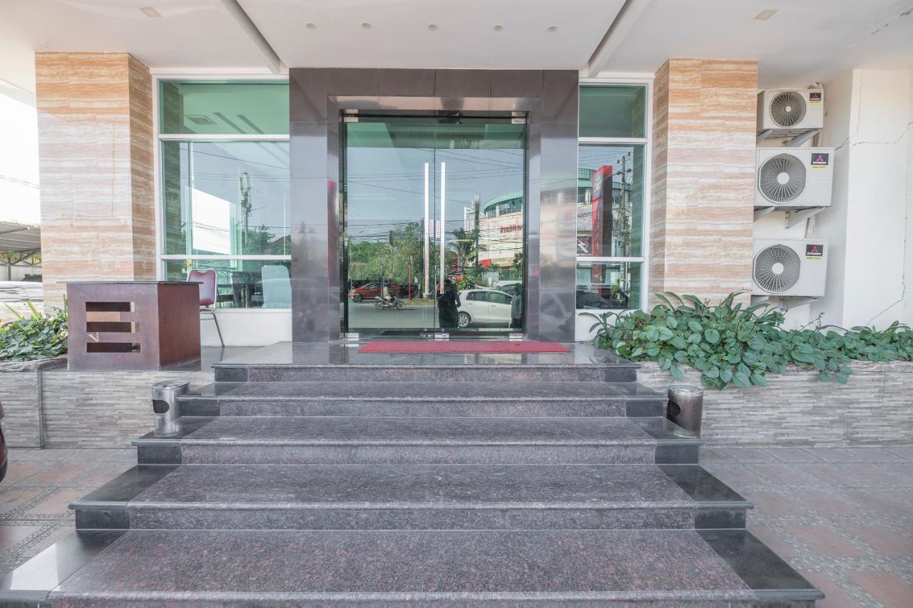 Oyo 1114 Hotel Denpasar Makassar Exterior photo